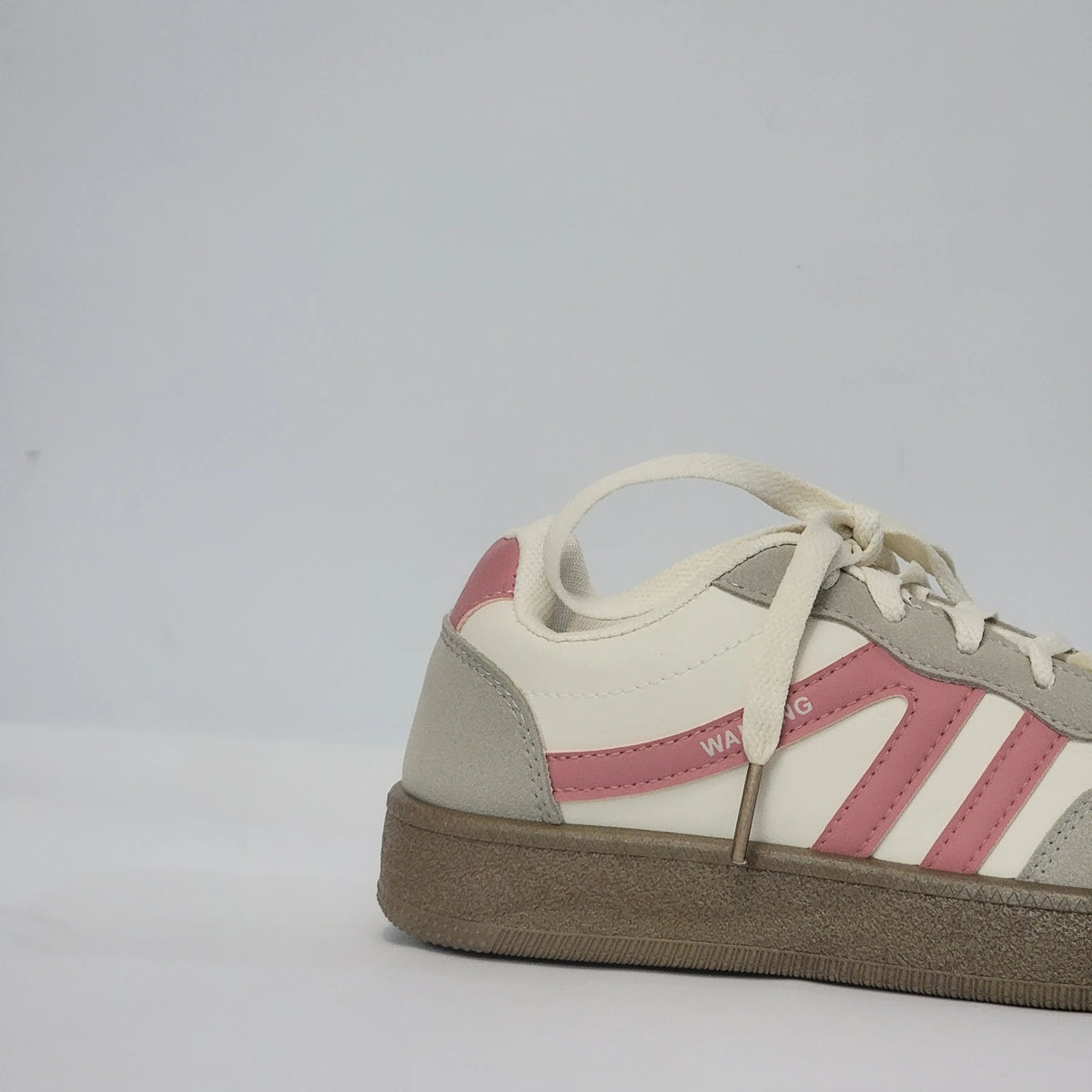 Classis Retro Sneakers 02