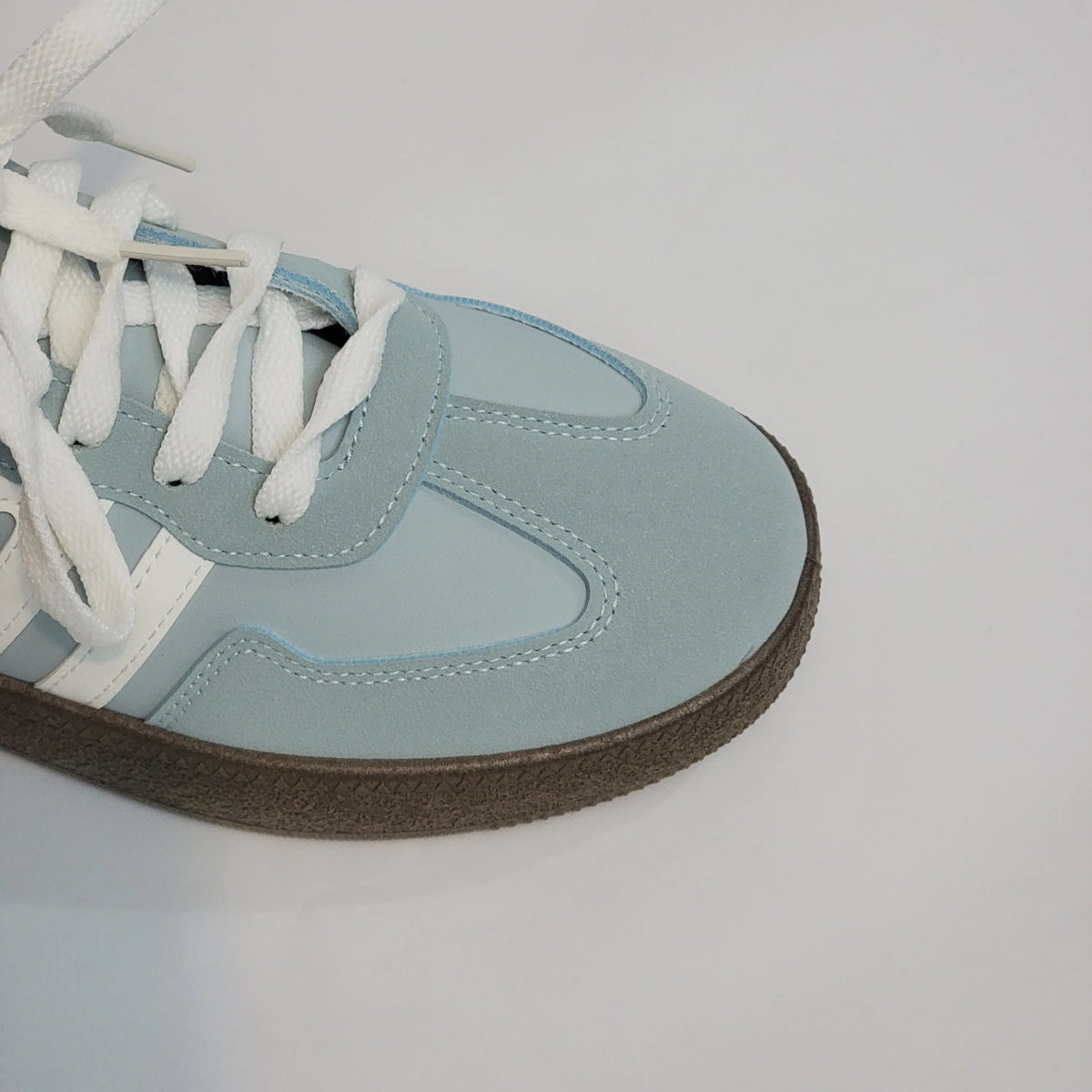 Classis Retro Sneakers 02