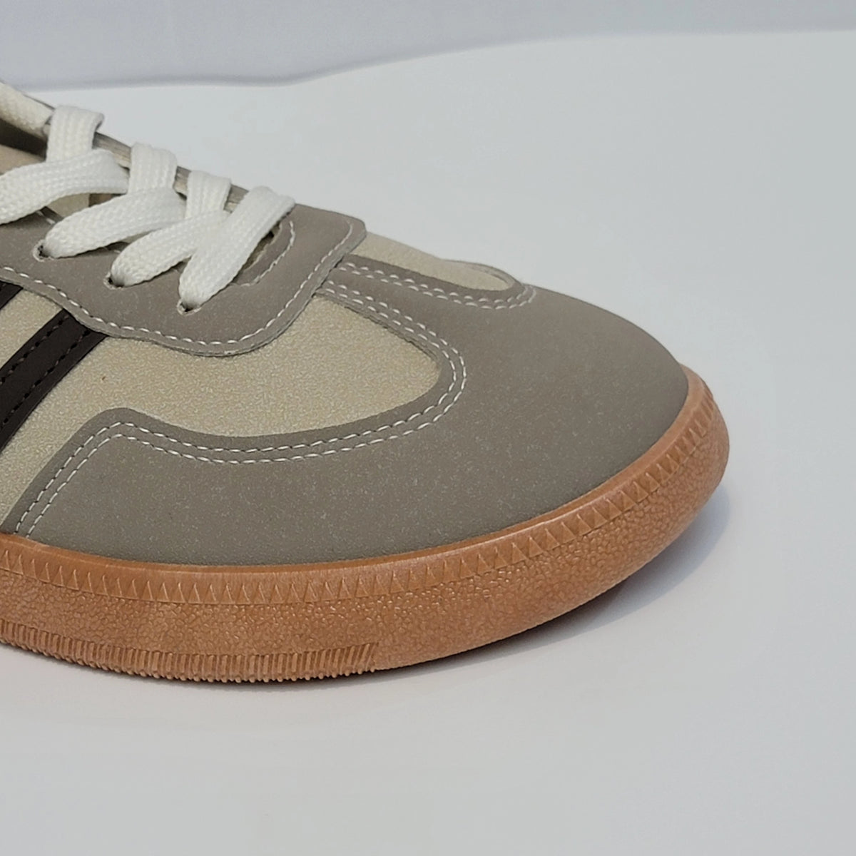 Classic Sneakers 02