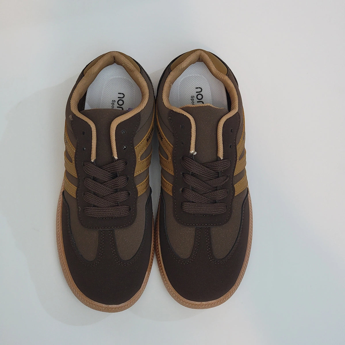 Classic Sneakers 02