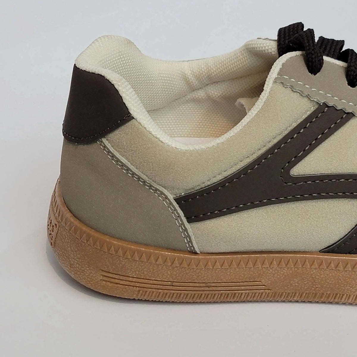 Cross B. beige low-top sneaker, back view showing sole