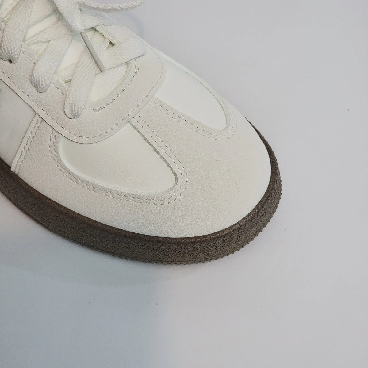 Cross B. white retro panelled sneaker, side view