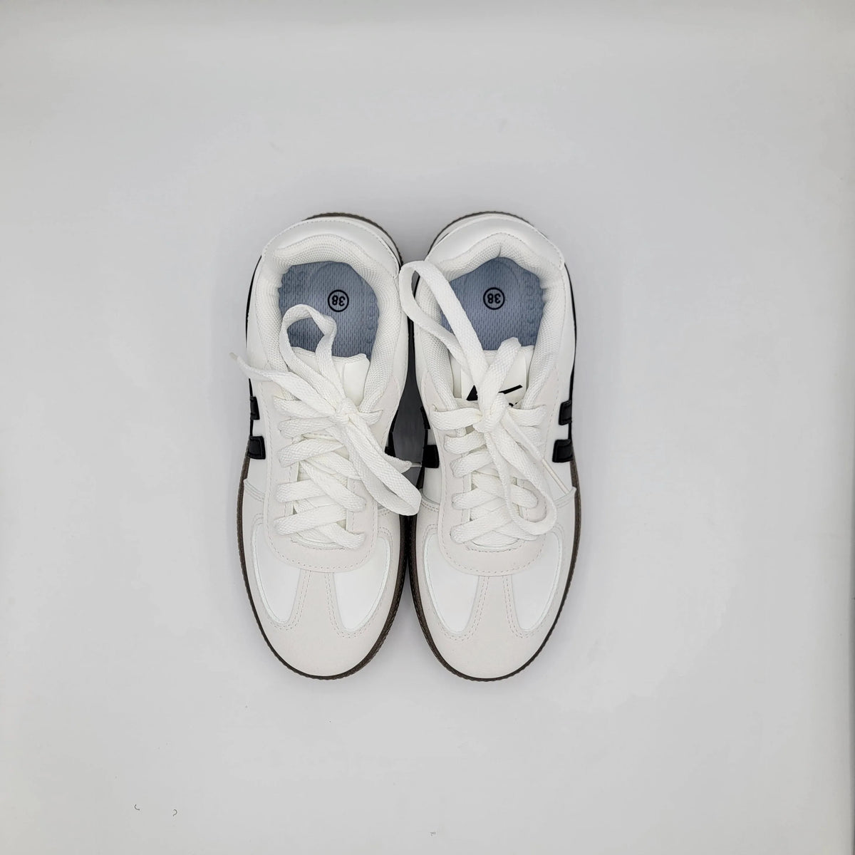 Cross B. white retro panelled sneaker, back view