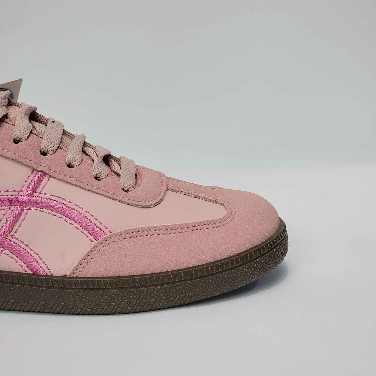 Deluxe Cross-Stripe Low-Top Runners