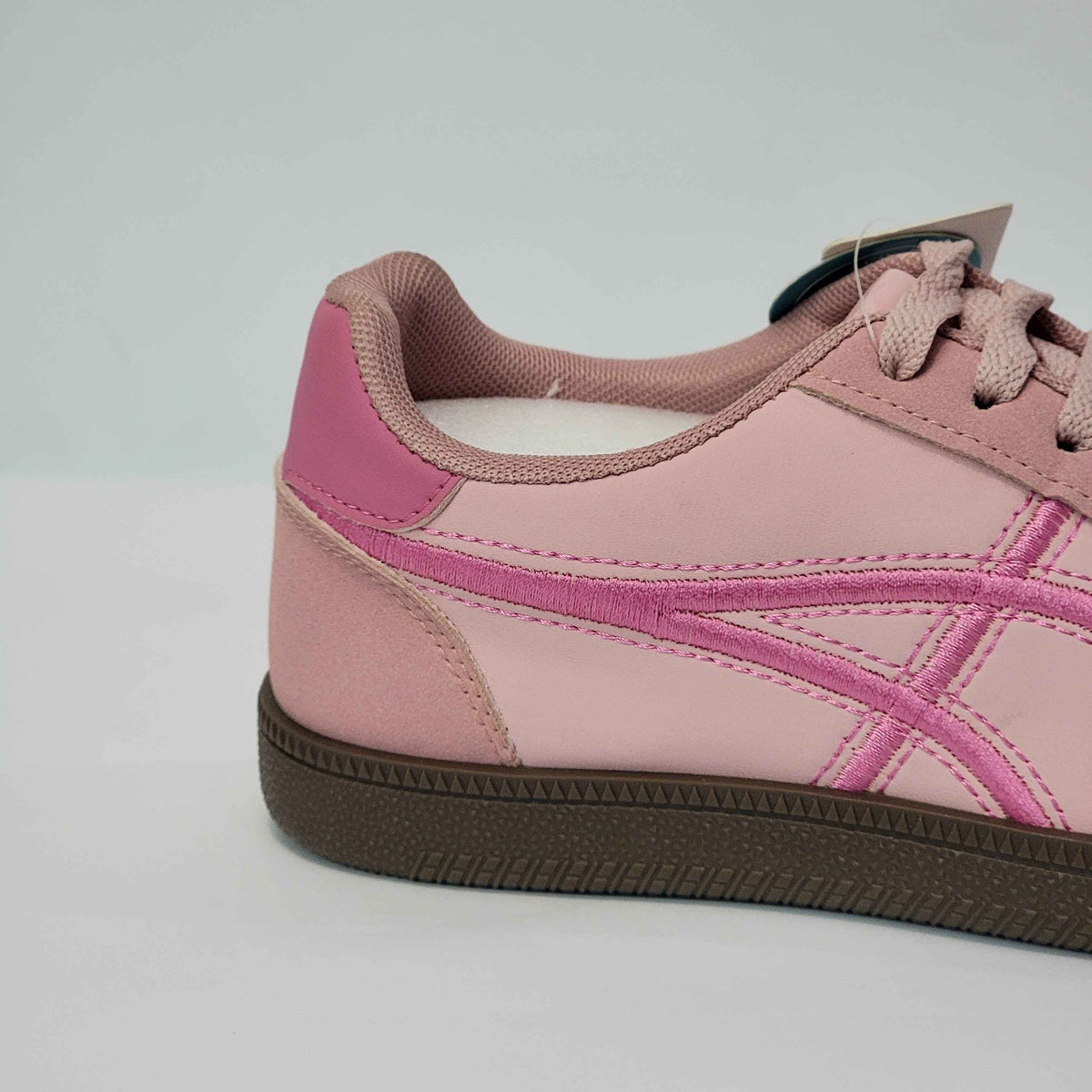 Deluxe Cross-Stripe Low-Top Runners