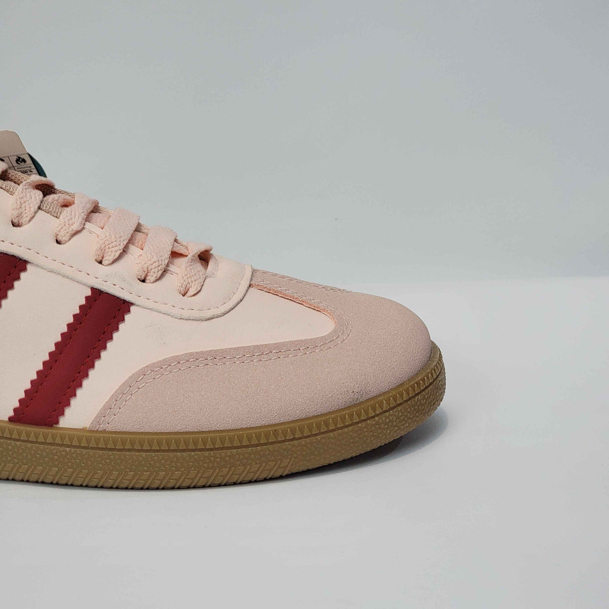 Deluxe Two-Stripe Low-Top Runners
