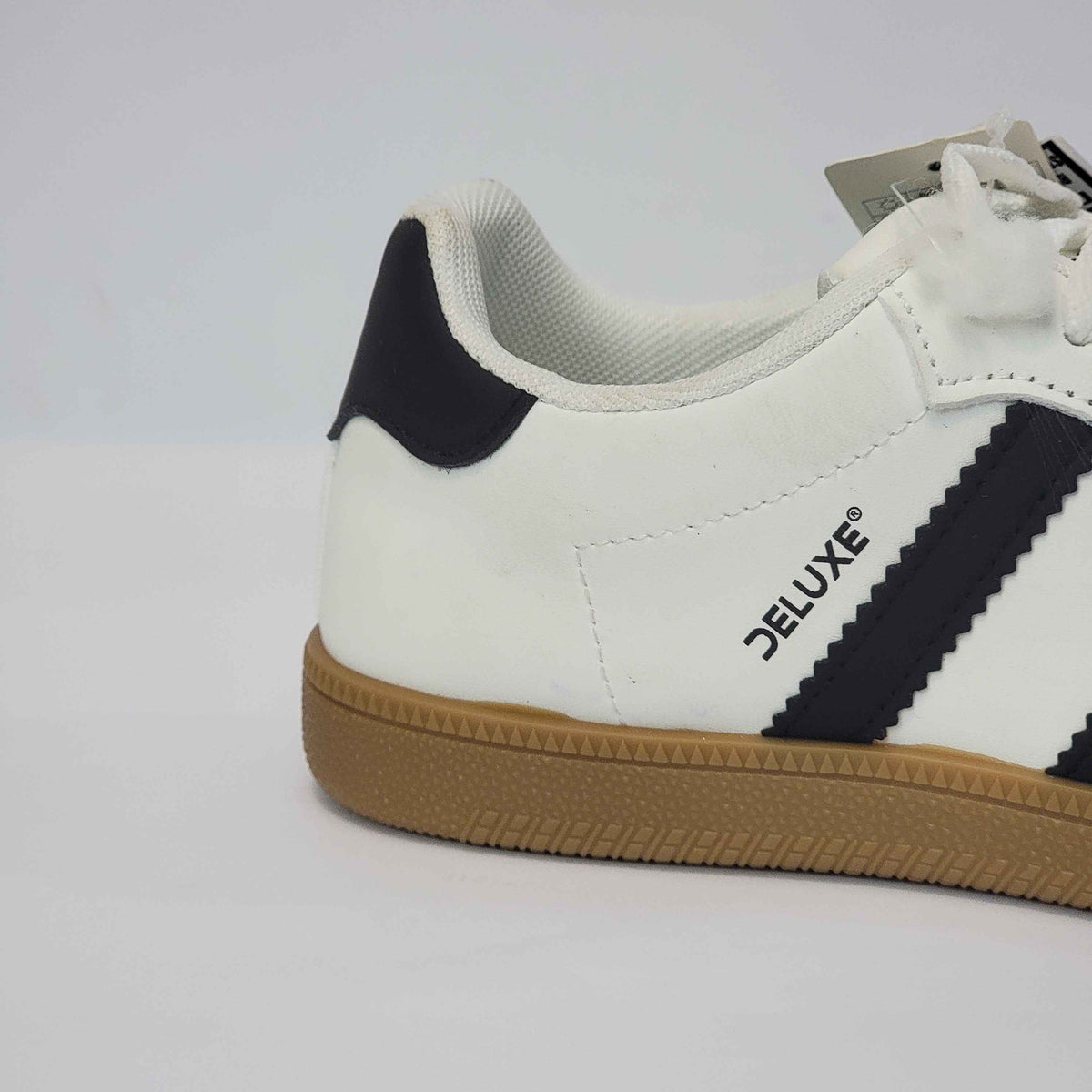 Deluxe Two-Stripe Low-Top Runners