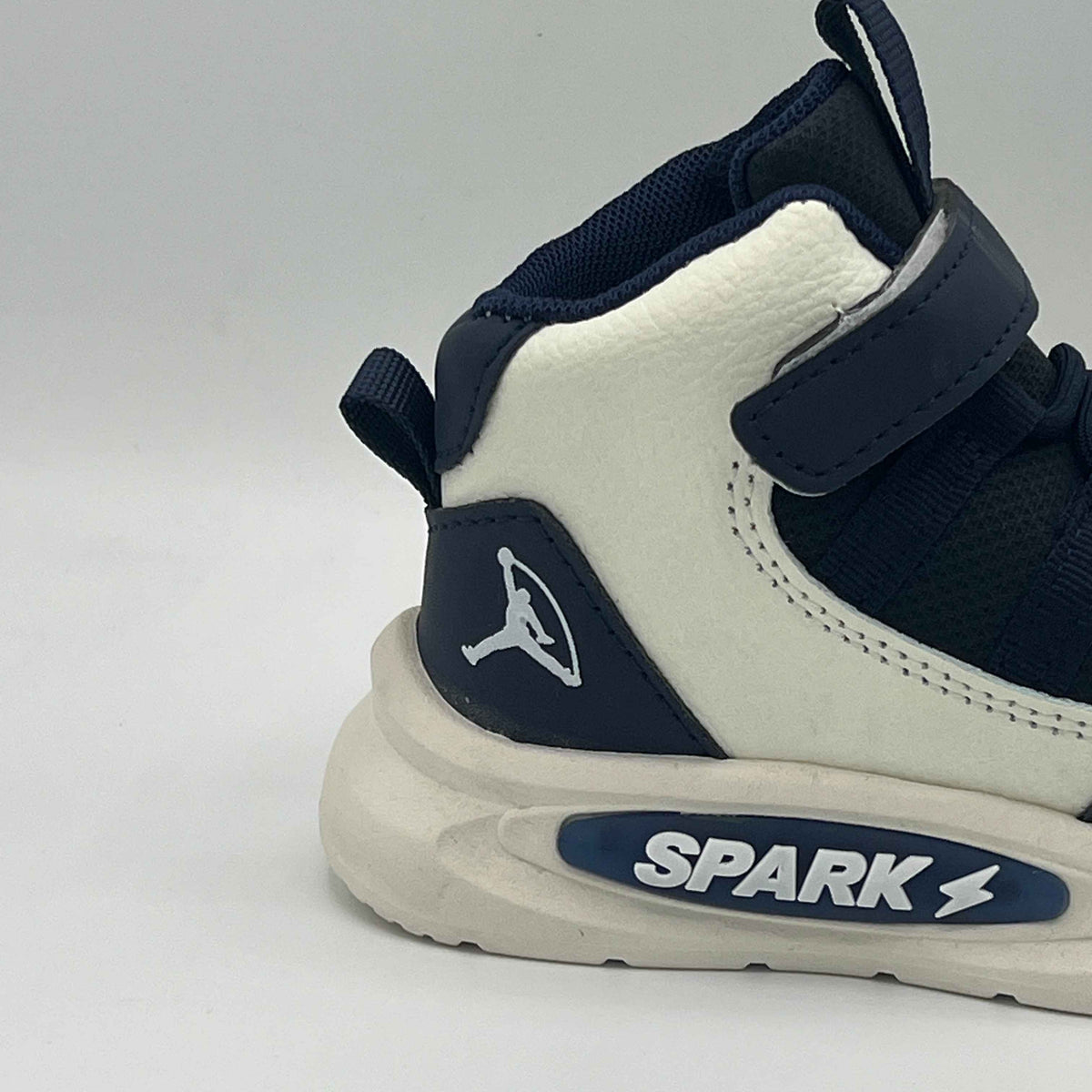 Fashion Spark Series Mid-Top Athletic Sneakers (Hlb-03)
