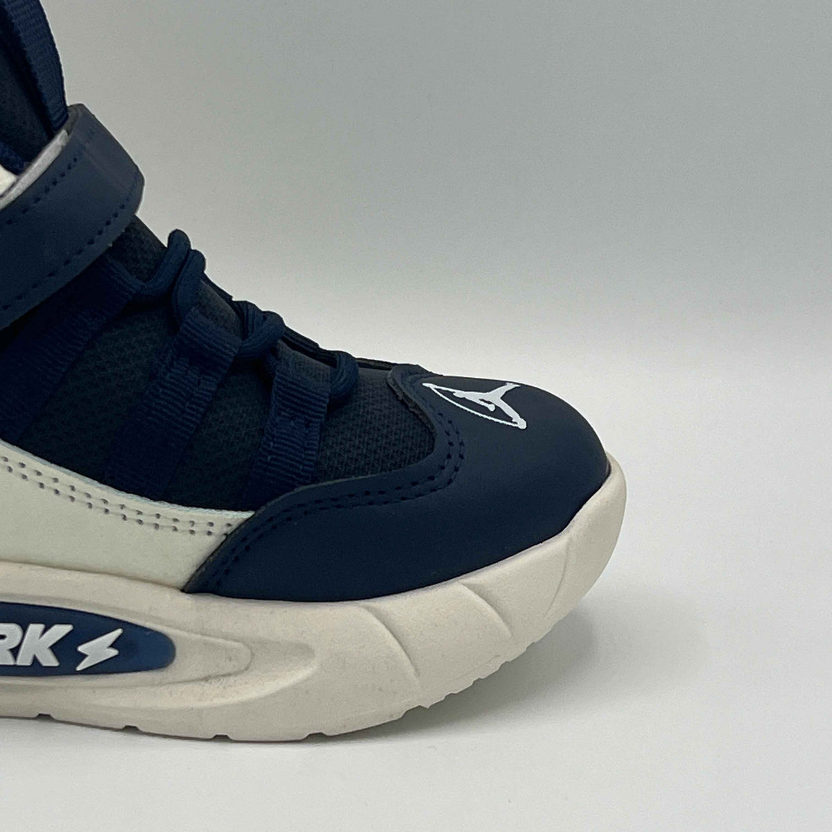 Fashion Spark Series Mid-Top Athletic Sneakers (Hlb-03)