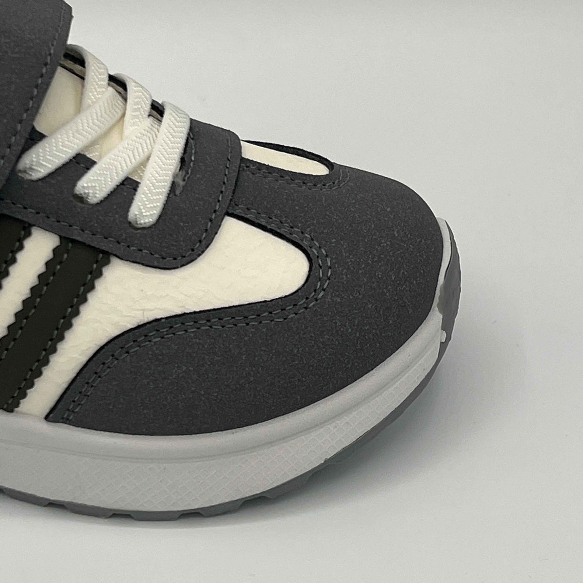 Three-Stripe Sneakers - Prime Step