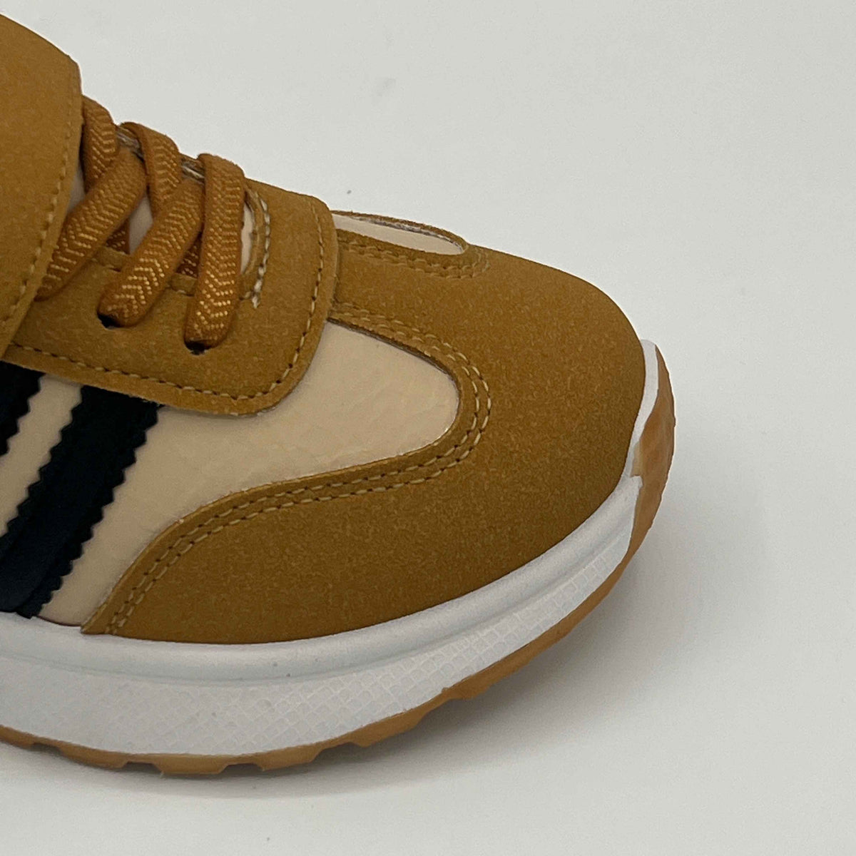 Three-Stripe Sneakers - Prime Step